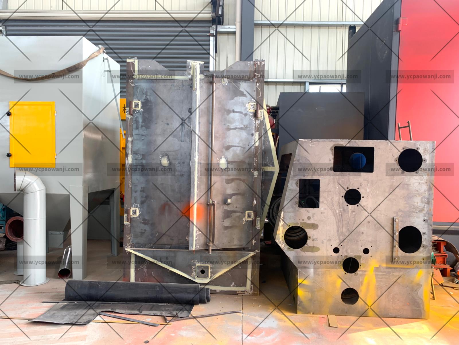 376吊鉤式拋丸機生產(chǎn)廠家拋丸機主機制作中，準備噴漆